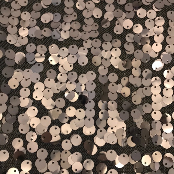 Forever 21 silver sequin skirt size small - Picture 4 of 4